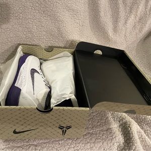 Kobe AD - New in original box